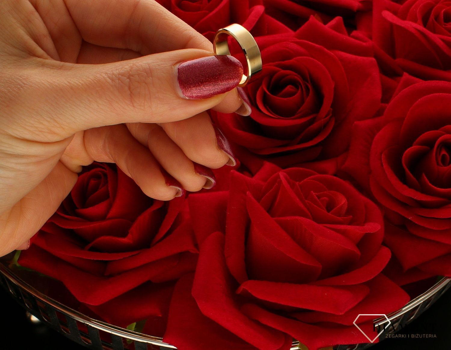 Obrączka ślubna z frezowanymi brzegami, 5 mm – Żółte Złoto 585.jpg